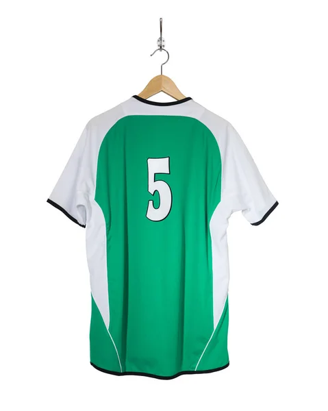 Groene voetbalshirt op hanger — Stockfoto