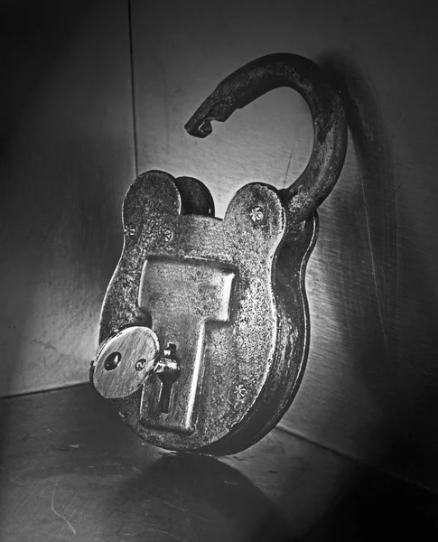 Old padlock in black and white photograph — Stock Photo, Image