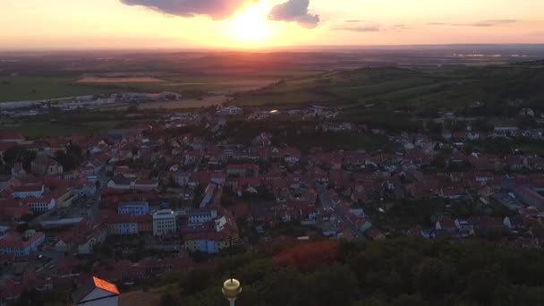 Coucher de soleil sur la colline de Mikulov — Video