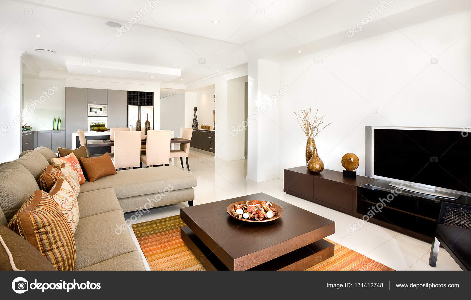 Luxurious Living Room With A Kitchen Next To It In The Modern Ho Luxurious Living Room With A Kitchen Next To It In The Modern Ho Stock Photo