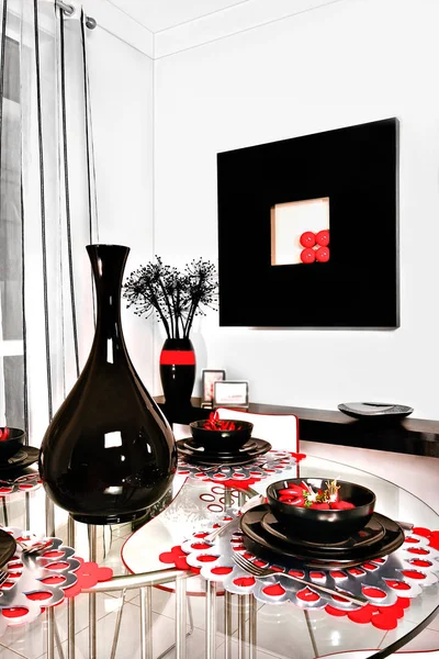 Primer plano de una decoración de mesa de comedor, interior de una casa de lujo —  Fotos de Stock