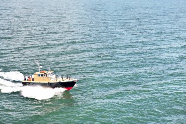 Su tasarımları ile hızlı bot 