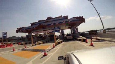 Otoyol üzerindeki bir otomobille Indosenia. Gopro seyahat videosu