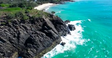 Güzel Avustralya okyanus plajının gökyüzü manzarası. Sörfçüler için en iyi yer. Aktif yaşam tarzı. Sıra dışı spor.