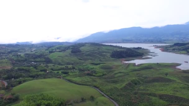 Vidéo panoramique aérienne de la nature sauvage colombienne. Paysage colombien d'en haut. Drone 4K vidéo . 