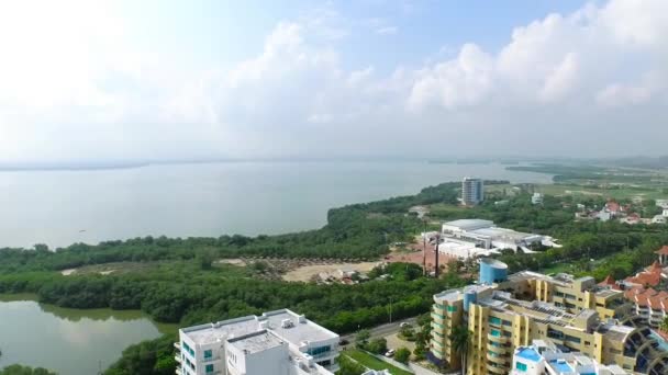 哥伦比亚卡塔赫纳市海洋海岸线全景航空图 在海滨度暑假 — 图库视频影像