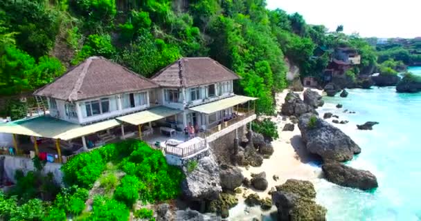 Actieve Lifestyle Mensen Ontspannen Het Pittoreske Zandstrand Bali Uluwatu Het — Stockvideo