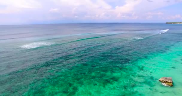 Bali Uluwatu Indonesia Vista Aérea Océano Onda Oceánica Desde Arriba — Vídeos de Stock