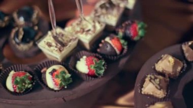 Düğün kutlama kahverengi masa tatlılar