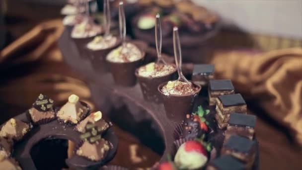 Celebração do casamento Brown Table Sweets — Vídeo de Stock