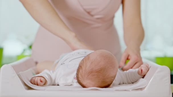 Mom Changes the Diaper of a Small Baby — Stock Video