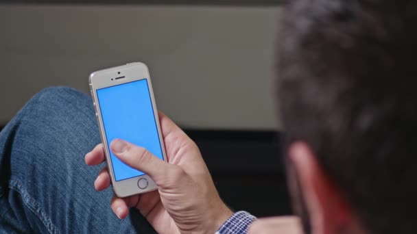 Smartphone avec écran bleu 