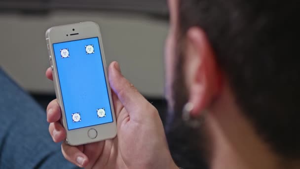 Телефон з синім екраном — стокове відео
