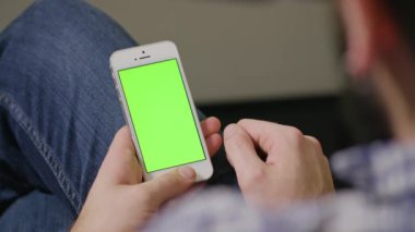 Yeşil ekran telefon adam