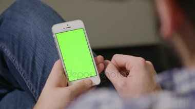 Yeşil ekran telefon adam