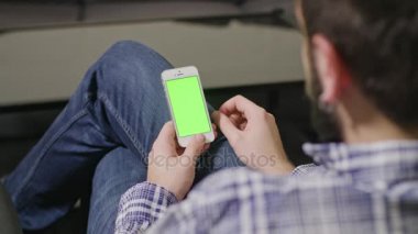 Yeşil ekran telefon adam