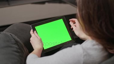 Dijital Tablet Pc ile mavi ekran kullanan kız