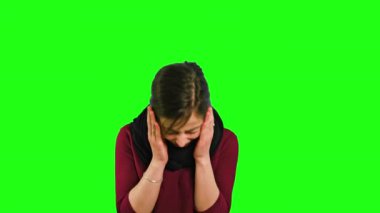 Öfkeli ve ağlayan bir genç bayan