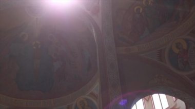 Güneşli kilise kubbe