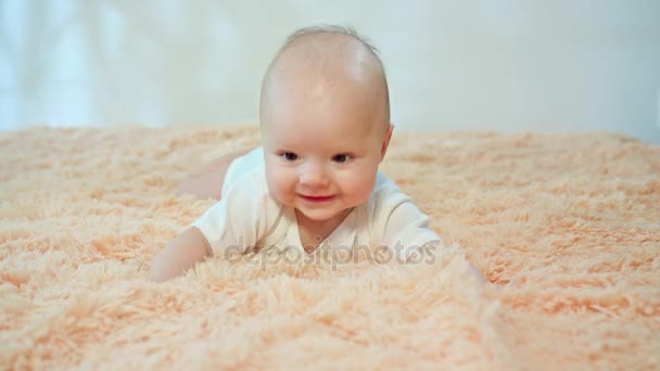 Baby Lying on Stomach on a Cozy carpet — Stock Video