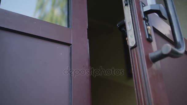 Рожевий дверцята щільно закривається — стокове відео