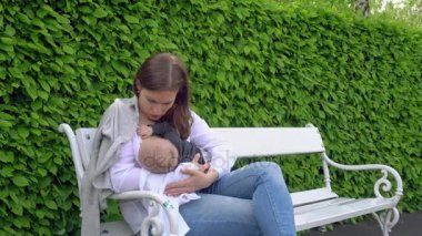 Eine Dreckige Mama Im Park Eine Dreckige Mama Im Park