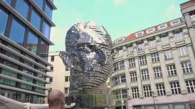 David Cerny tarafından heykel Metalmorphosis