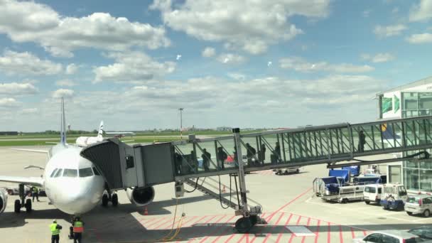 Boarding an Airplane at the Airport. — Stock Video