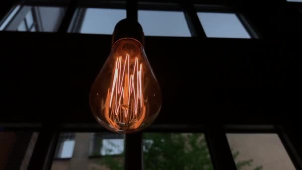 Электрические лампочки мерцают — стоковое видео