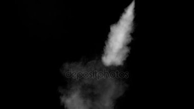 Siyah arka plan üzerine beyaz su buharı