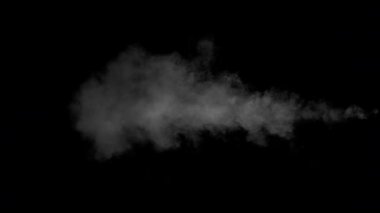 Siyah arka plan üzerine beyaz su buharı