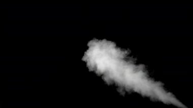 Siyah arka plan üzerine beyaz su buharı