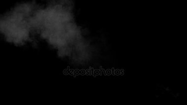 Siyah arka plan üzerine beyaz su buharı