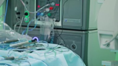 Oftalmoloji cerrahlar müdahale içinde