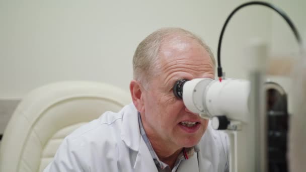 Ophtalmologist Examines and Talkes to the Patient — Stock Video