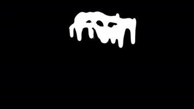 Siyah ekran arka plan üzerinde beyaz mürekkep damlama