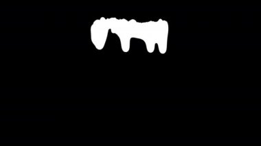 Siyah ekran arka plan üzerinde beyaz mürekkep damlama