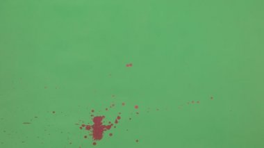 Pembe mürekkep sıçramak yeşil ekran arka planı üzerinde