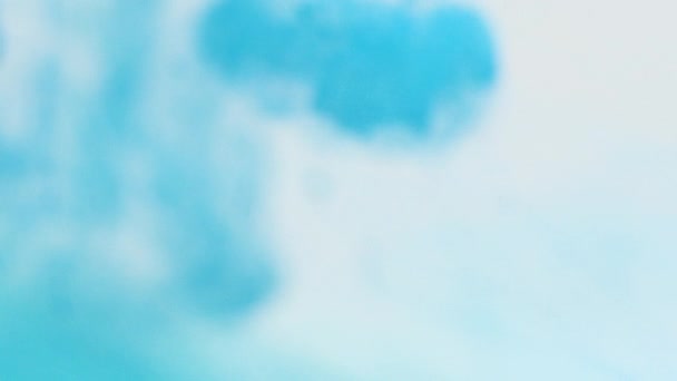 Encre bleue dans l'eau