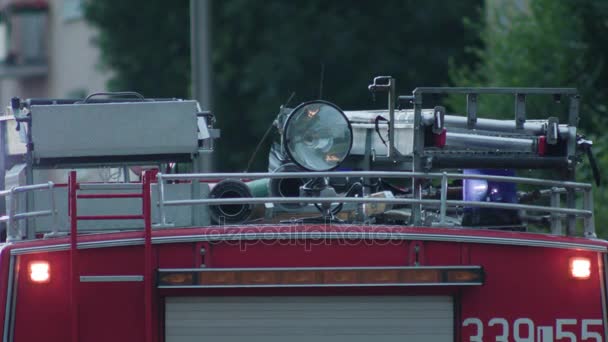 Feuerwehrauto für Rettung vorbereitet — Stockvideo