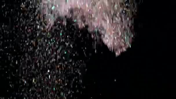 Glitter realista que explota en el fondo negro . — Vídeos de Stock