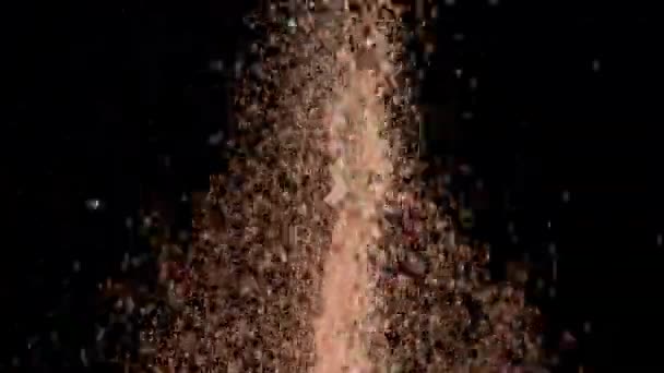 Realistische Glitter exploderen op zwarte achtergrond. — Stockvideo