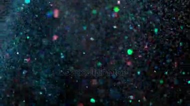 Siyah arka plan üzerinde patlayan gerçekçi Glitter.