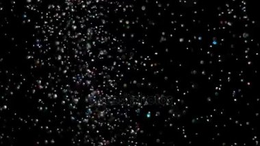 Siyah arka plan üzerinde patlayan gerçekçi Glitter.