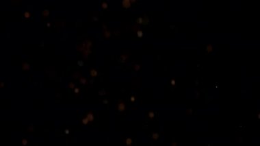 Siyah arka plan üzerinde patlayan gerçekçi Glitter.