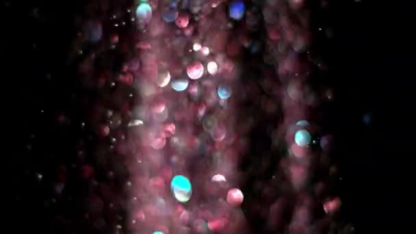Realistische Glitter exploderen op zwarte achtergrond. — Stockvideo