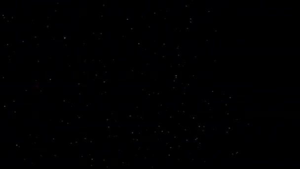 Paillettes réalistes explosant sur fond noir .