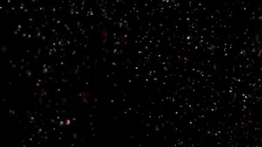 Siyah arka plan üzerinde patlayan gerçekçi Glitter.
