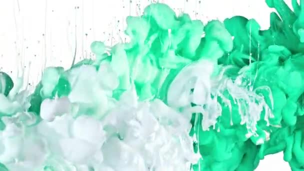 Encre blanche et verte dans l'eau — Video