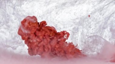 Beyaz ve kırmızı altın mürekkep su